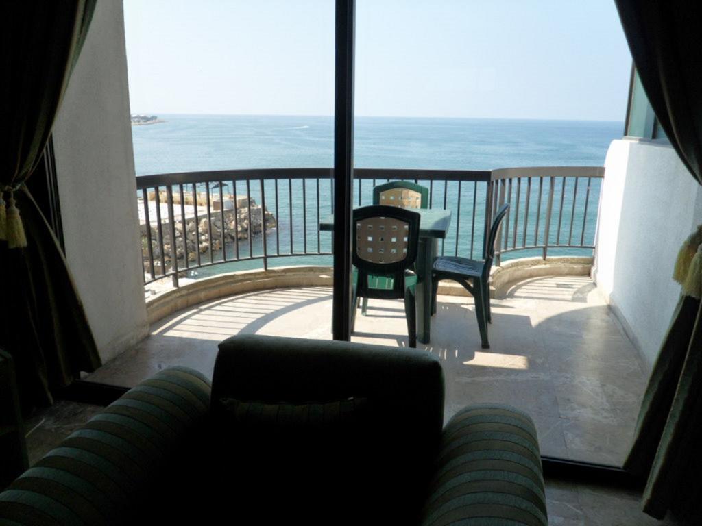 Holiday Suites Hotel & Beach Resort Joünié Habitación foto
