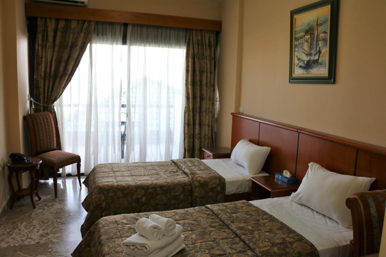 Holiday Suites Hotel & Beach Resort Joünié Exterior foto
